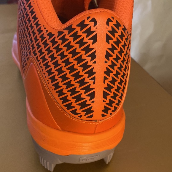 Men’s Under Armour Baseball Cleats Clutch Fit Black/Orange US15 New W/O Orig Box - Picture 5 of 15